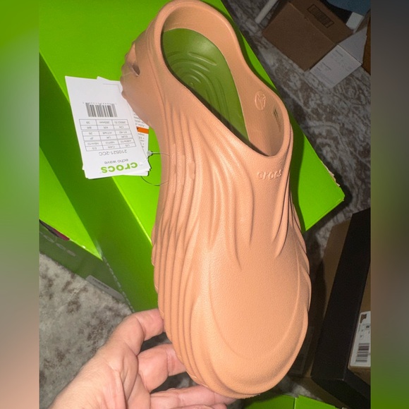 CROCS Echo Wave Slip-On Beige Clog with Green Footbed - Picture 3 of 8